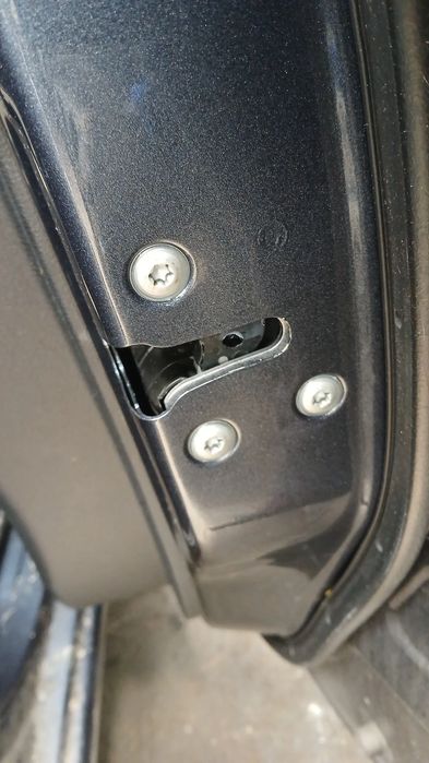 Fechadura / fecho porta frente direito NISSAN Micra V (K14)