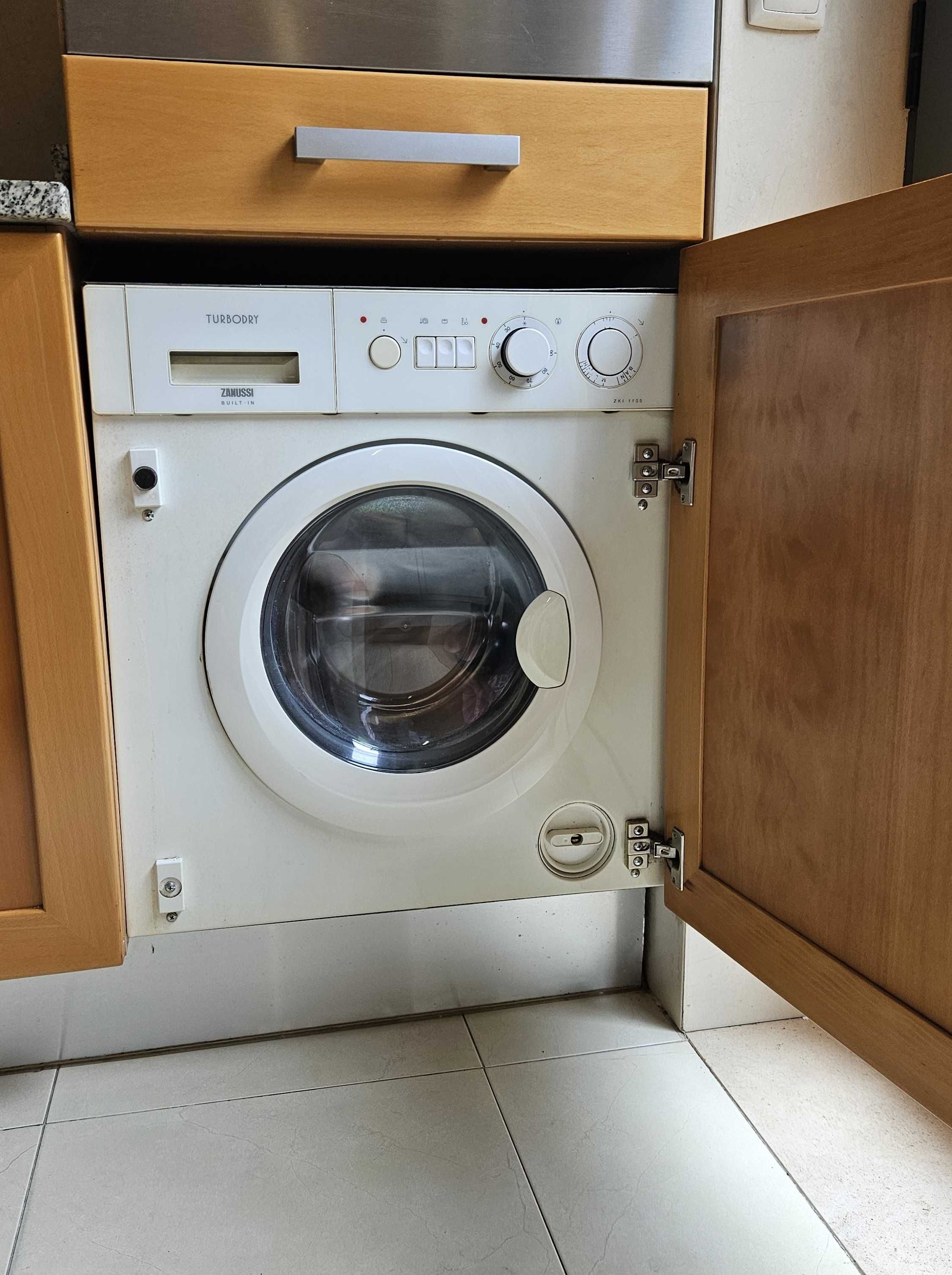 Máquina de lavar e secar roupa Zanussi (encastrar)