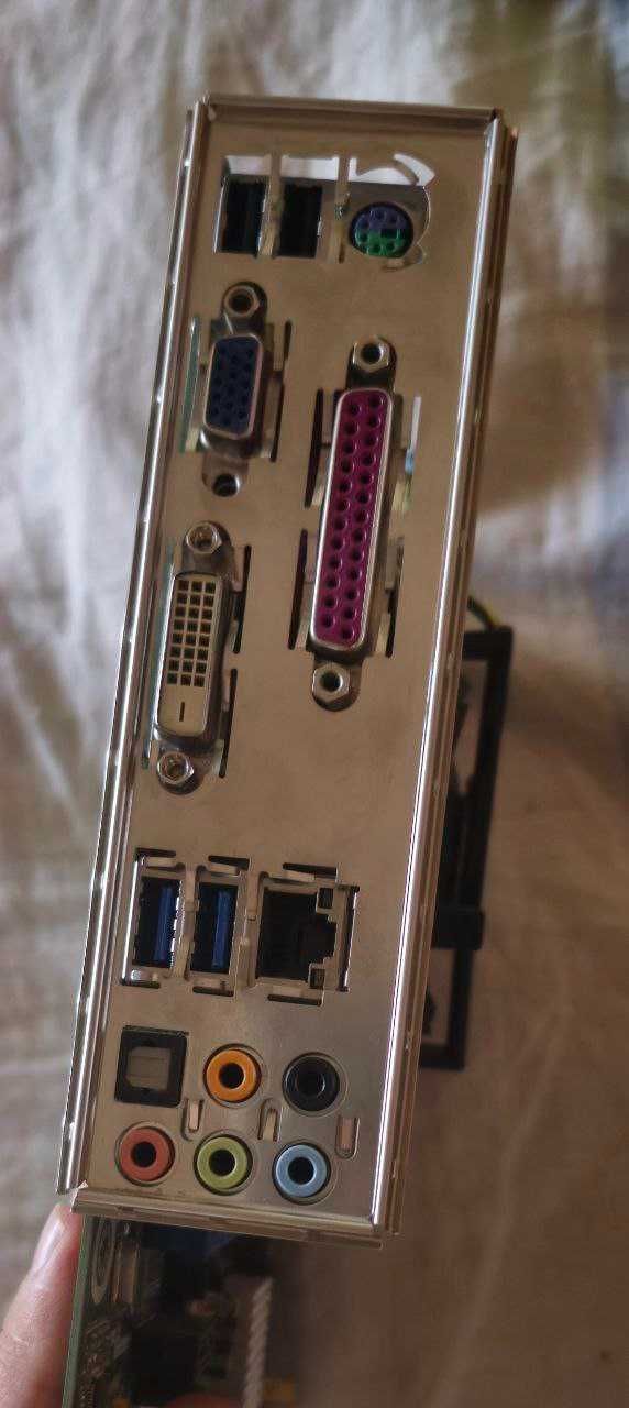 Intel Desktop Board H61 + i3-2120 + кулер (комплект) материнска плата