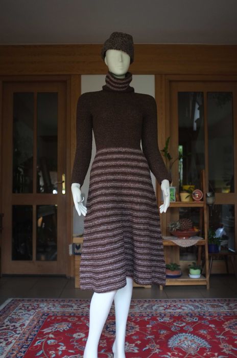 zabytkowa sukienka midi golf zimowa sweterkowa vintage 70s brązowa