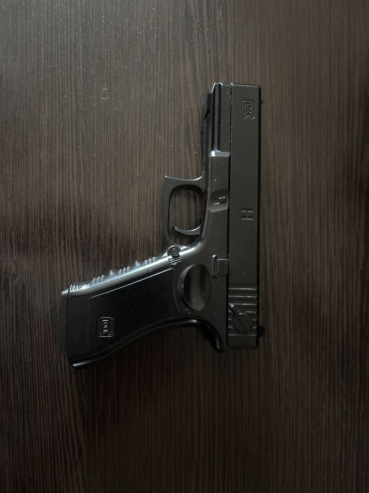 Іграшковий металевий пістолет Glock-17 на пульках