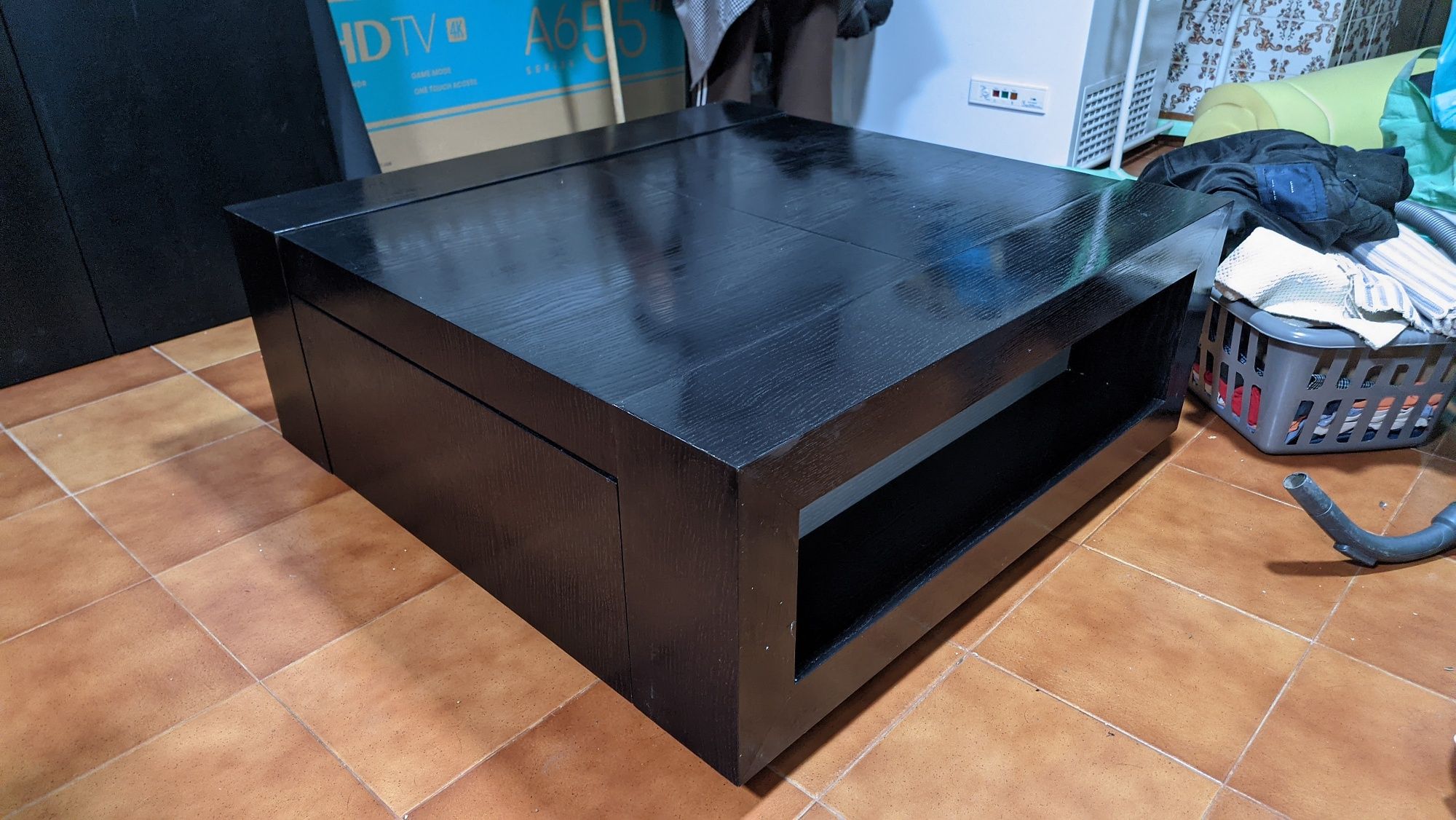 Mesa de centro semalha com bar embutido
