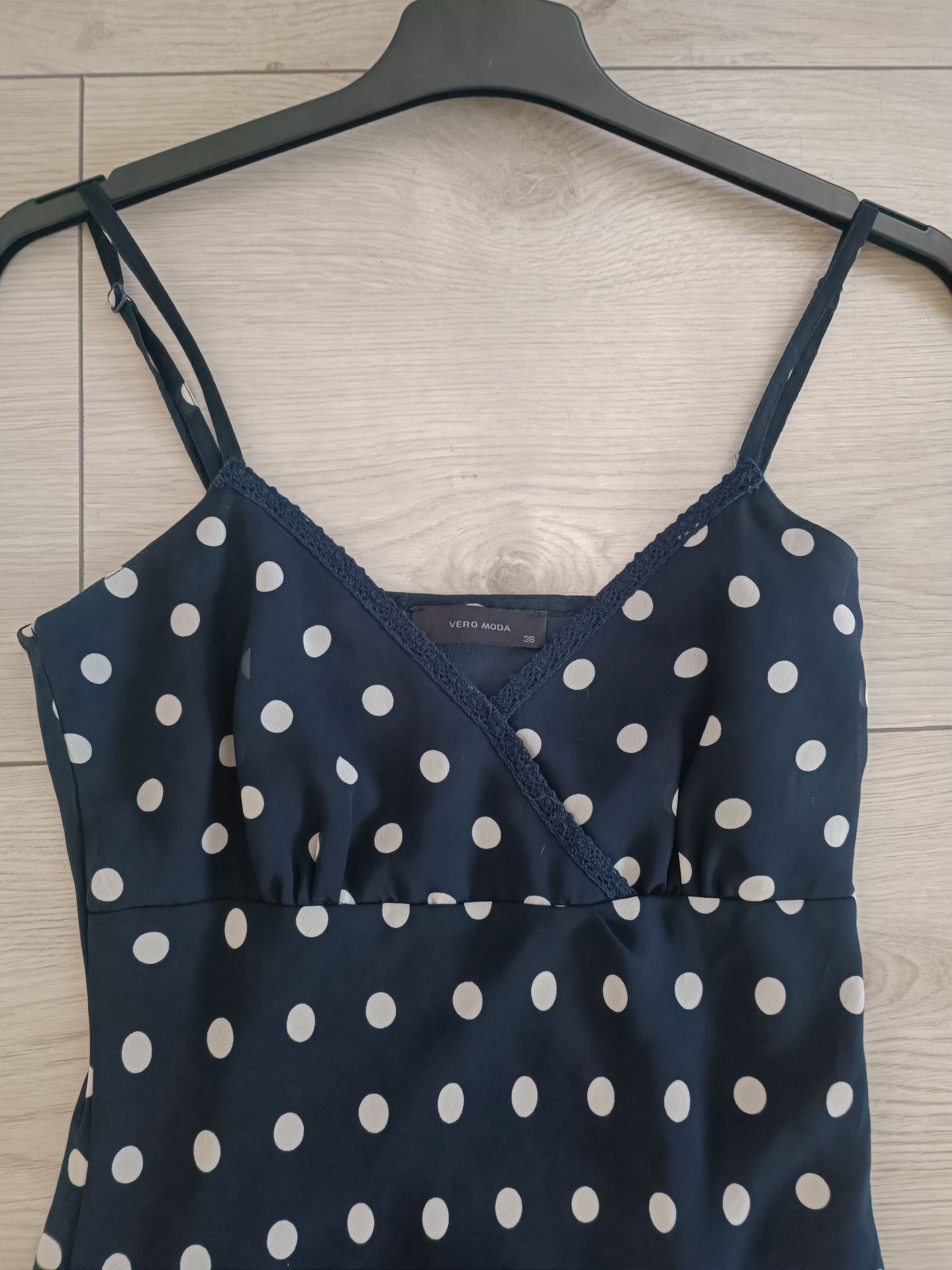 Śliczna elegancka sukienka damska granatowa w grochy Vero moda r.36