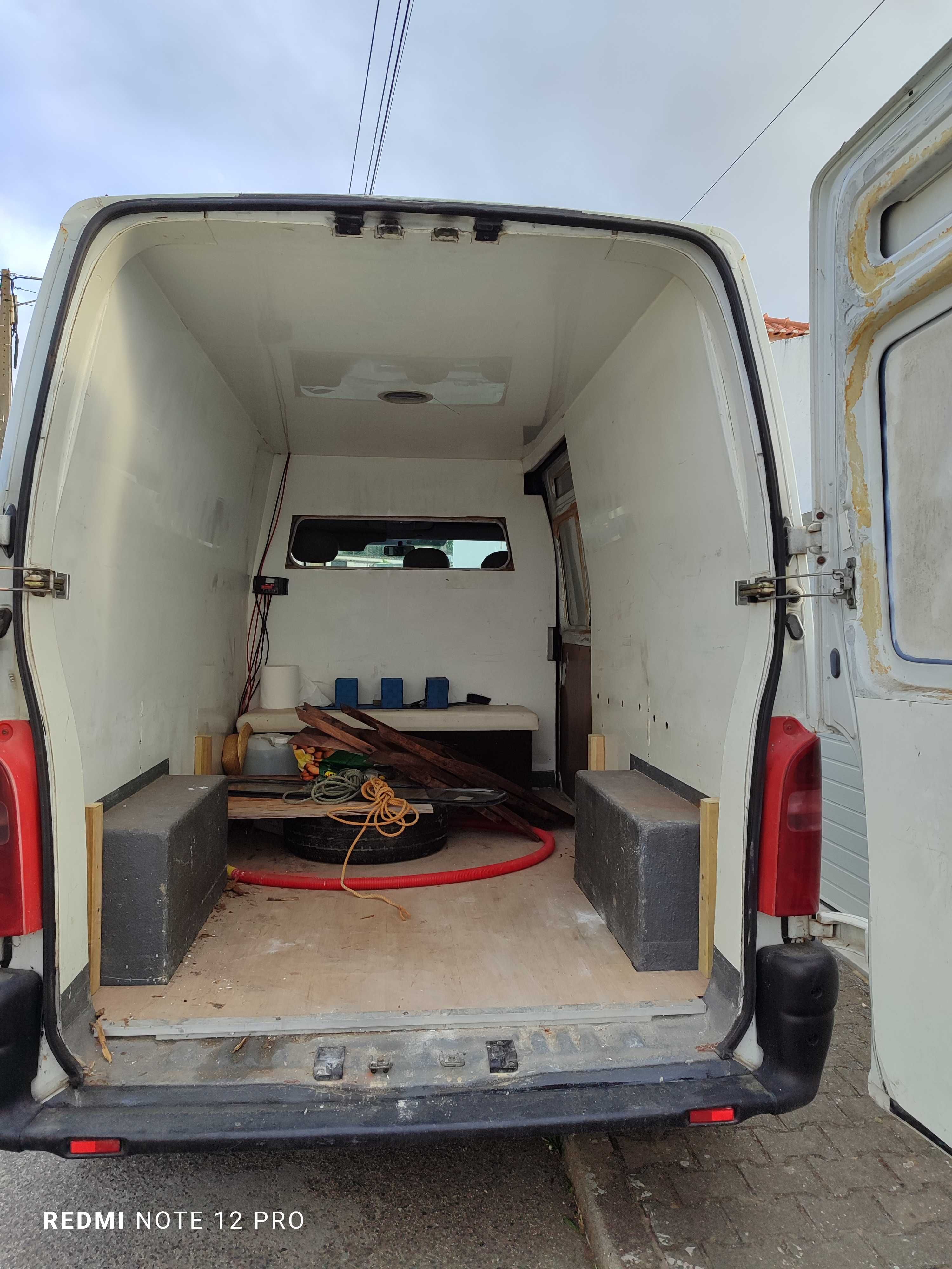 Renault Master em bom estado.