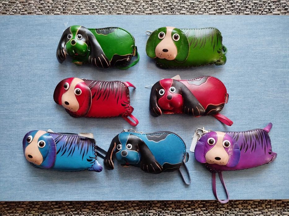 Skórzane portfele / etui w kształcie piesków