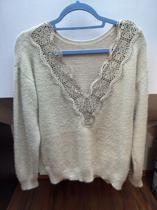 Sweter z haftem jasny beż L/XL