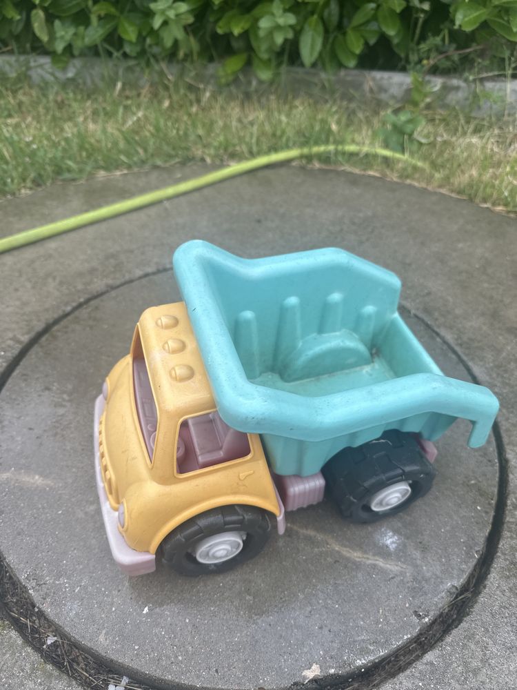 Zabawki do piasku : koparki, ,traktor, wywrotka