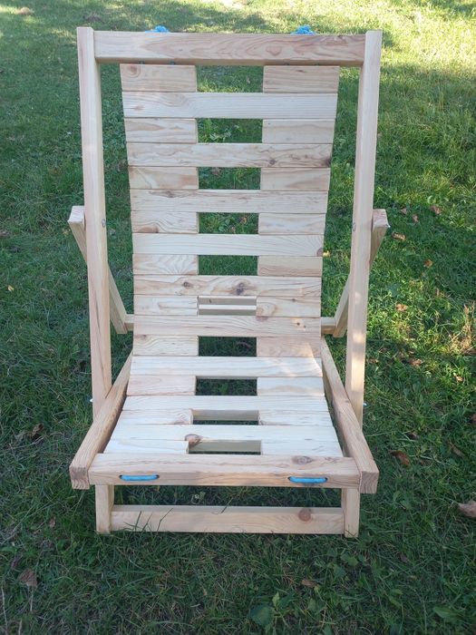 Дерев'яне крісло шезлонг