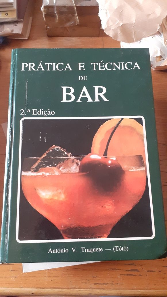 Prática técnica de Bar livro cocktails vinhos cerveja 1978