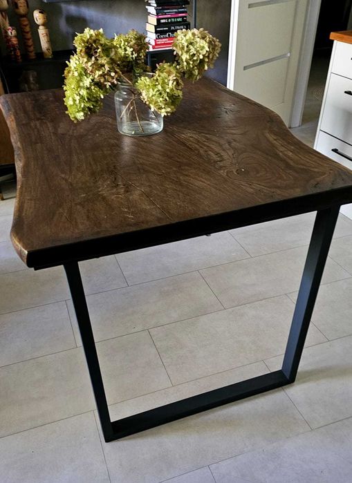 Stół drewniany do jadalni