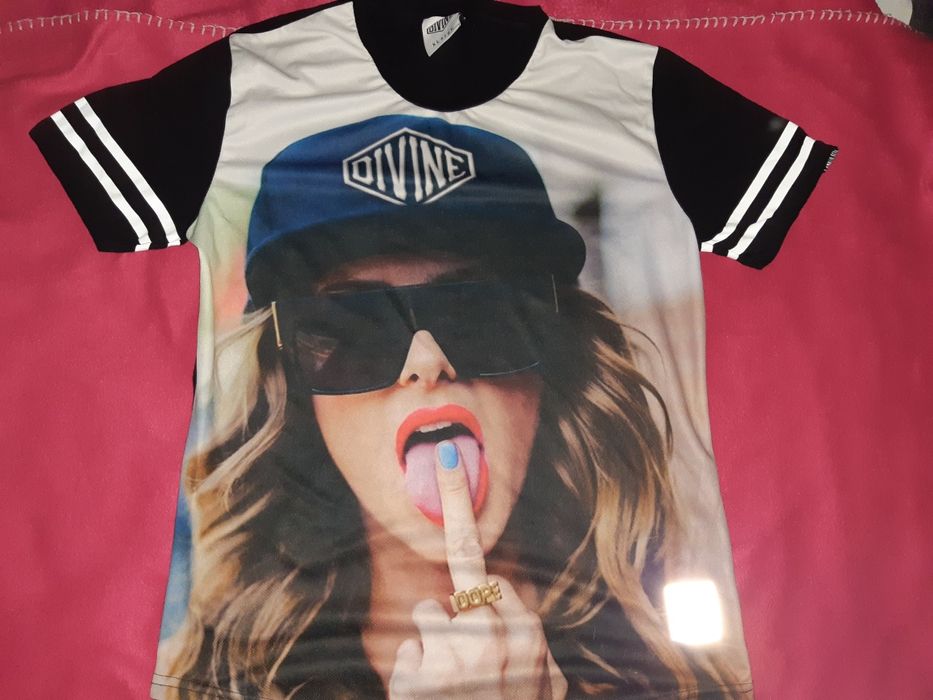 Koszulka Divine  bez uszkodzeń