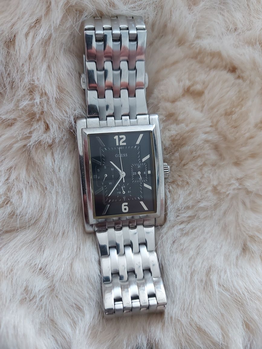 Zegarek GUESS srebny 50m G10199G