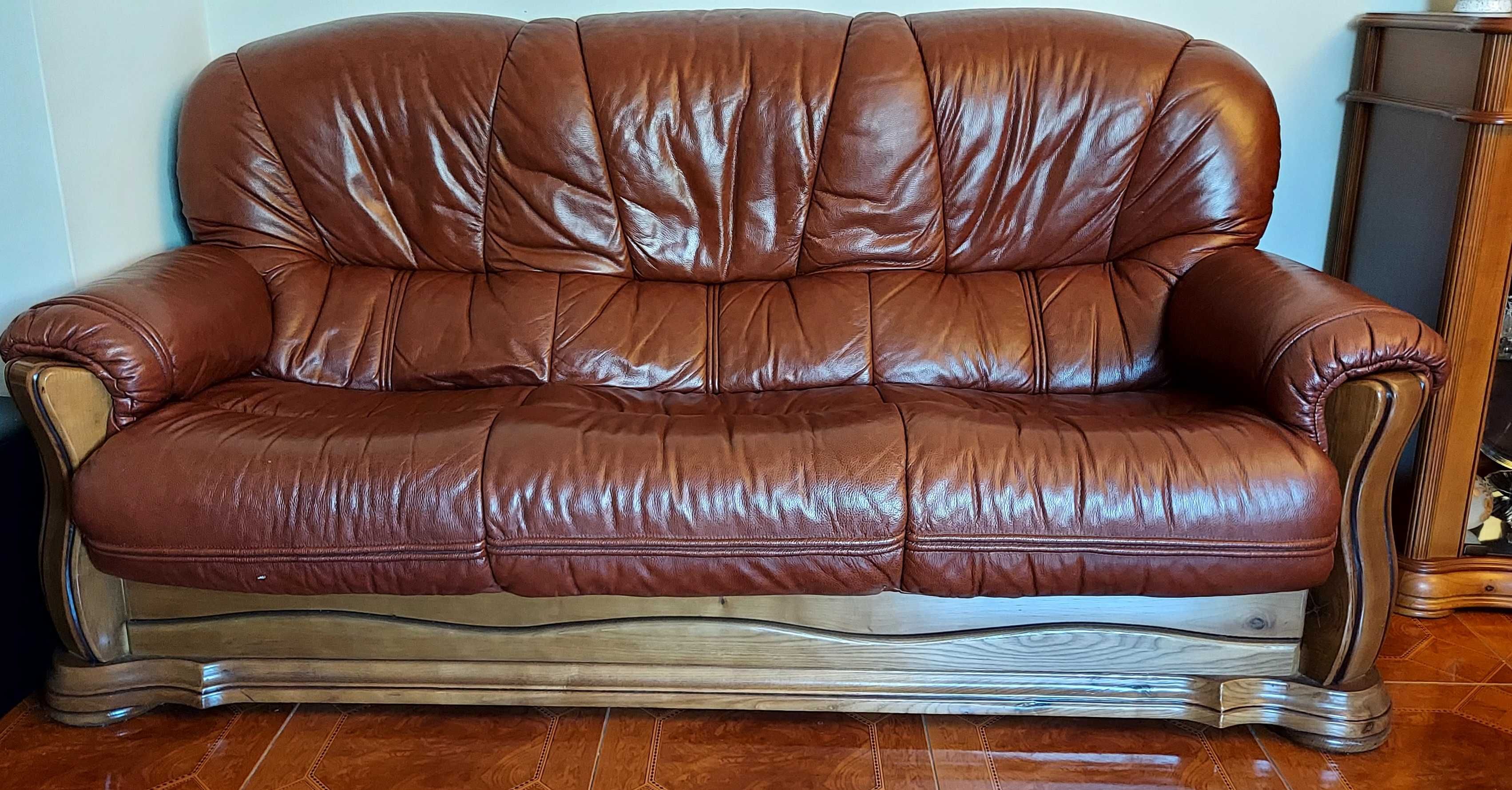 Sofas em pele , com muito pouco uso conjunto  de 3 sofas