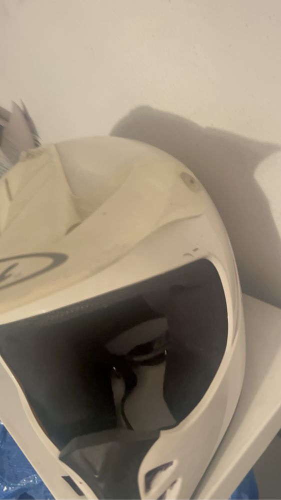 capacete branco nau