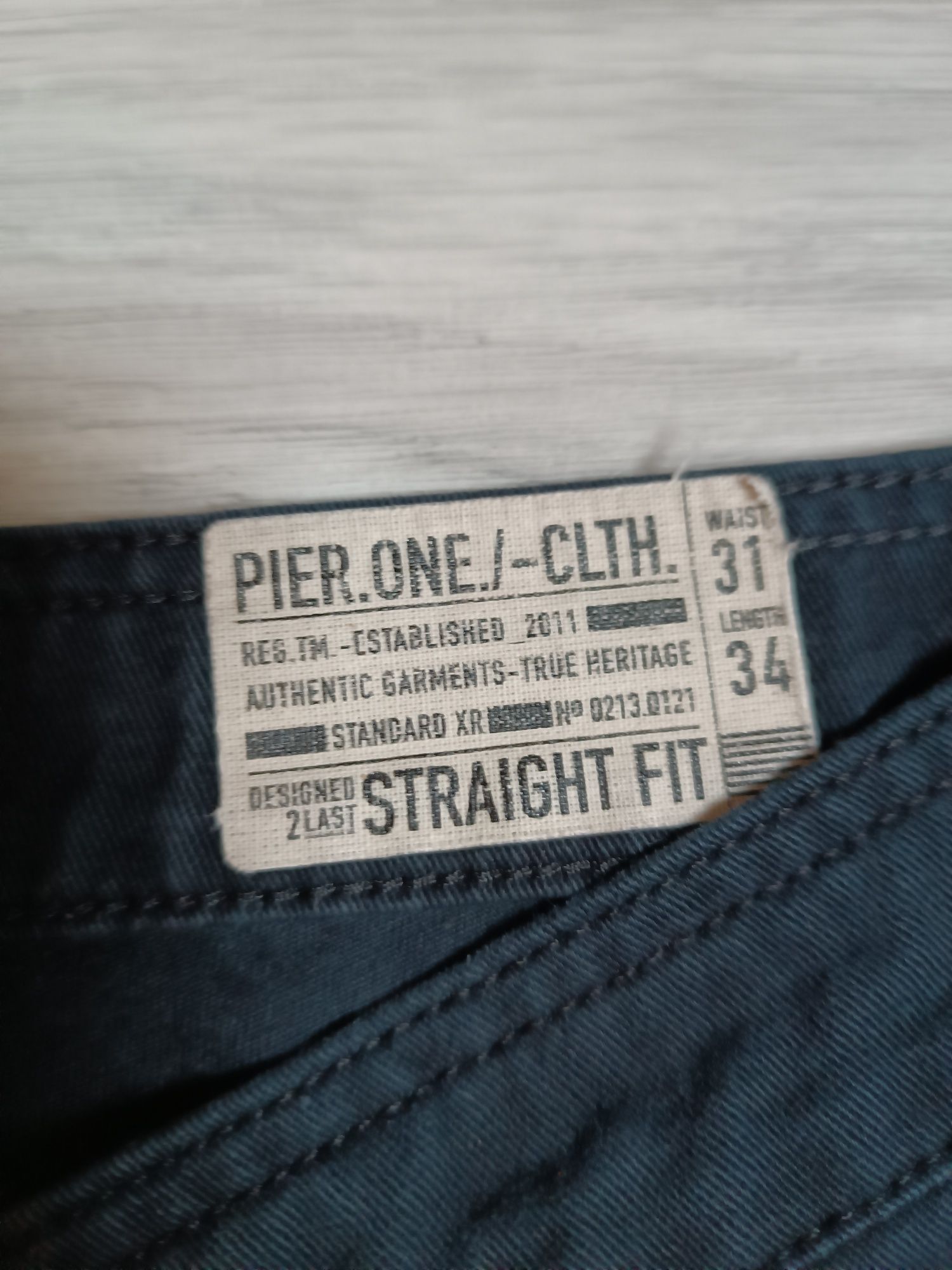Pier One spodnie jeansowe męskie basic casual dżinsy klasyczne 31/34 M
