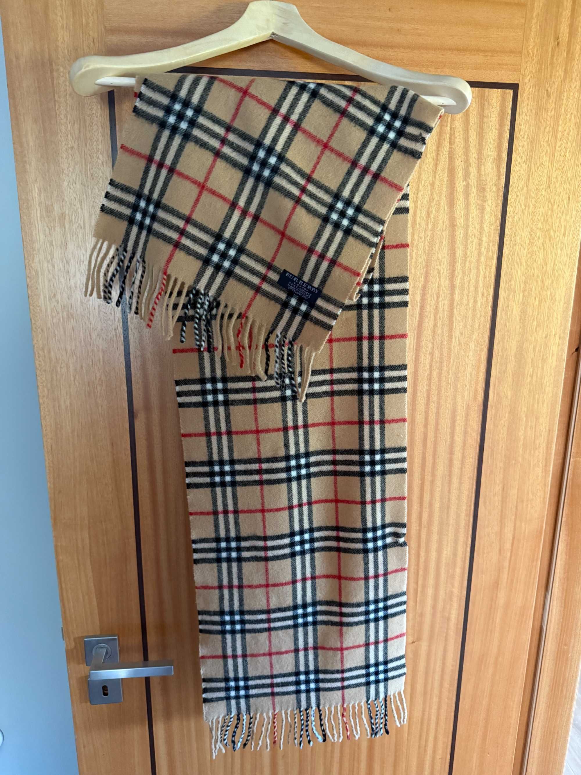 Lenço Echarpe Burberry de caxemira 100%