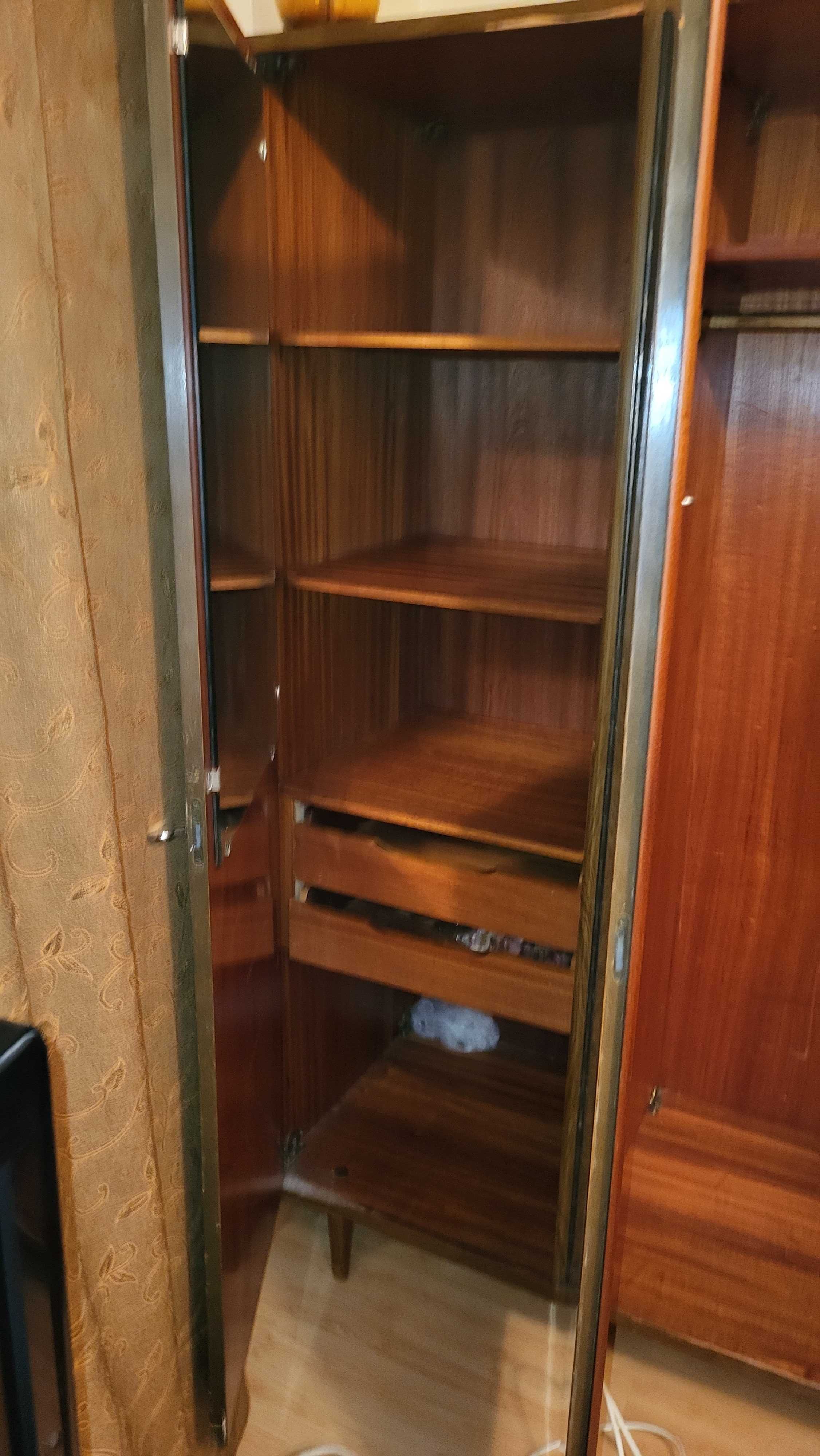Do sprzedaży komplet mebli rodem z PRL: