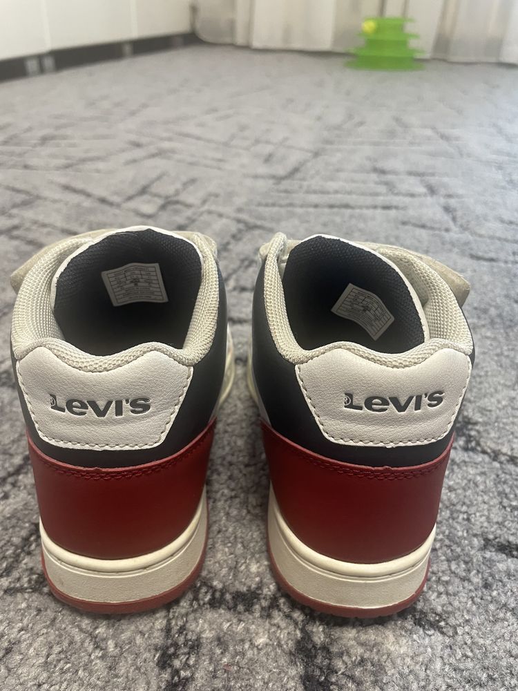 Кросівки Levi’s 29 розмір