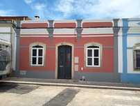 Casa típica algarvia renovada T2+1 com logradouro