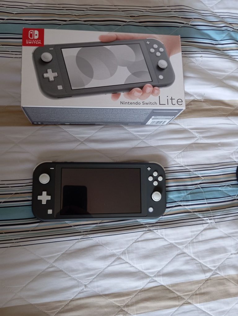 Troco ou Vendo Nintendo Switch Lite por uma Consola Portátil