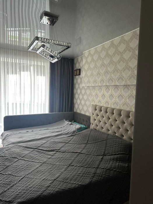 Продаємо 2км з виглядом на Озеро ,Преміум клас, меблі техніку залишаєм