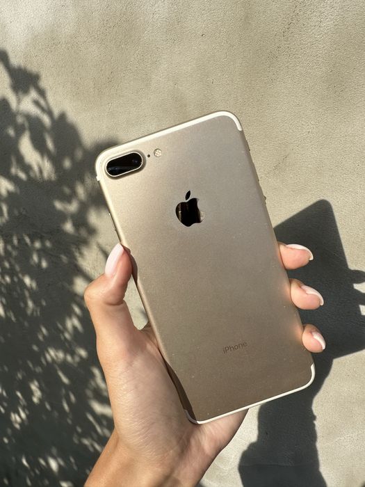 Iphone 7+ на 32г, в золотому кольорі