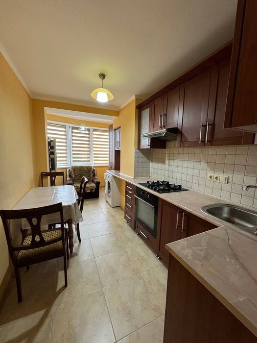 Продам 2 кім в центрі міста