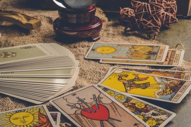 Wróżby z kart tarota, lenormand, wahadełko