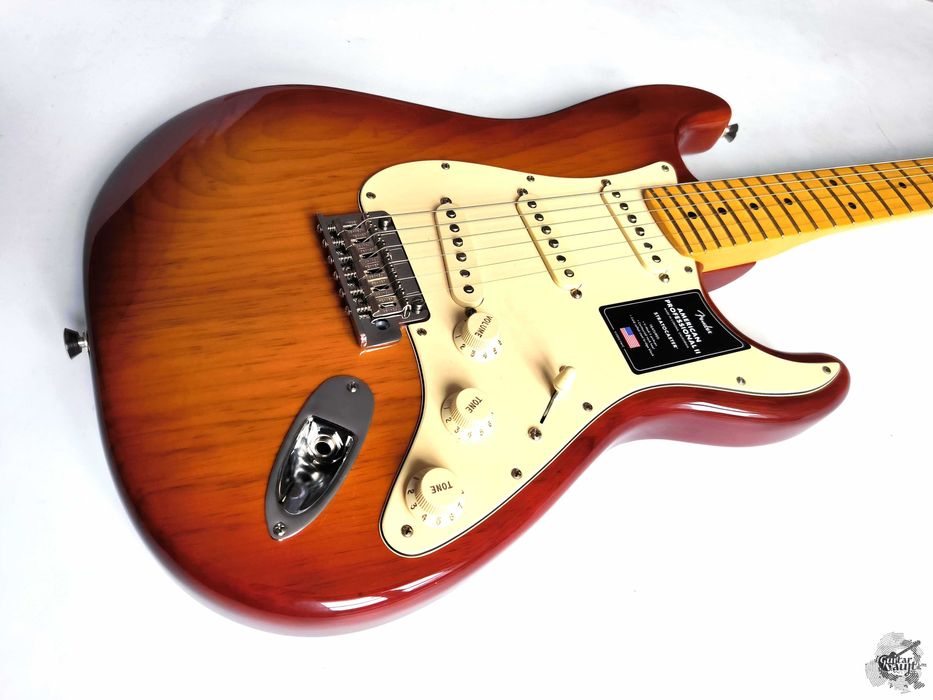 Fender® American Professional II Strat Roasted Pine '2021 Sienna SB