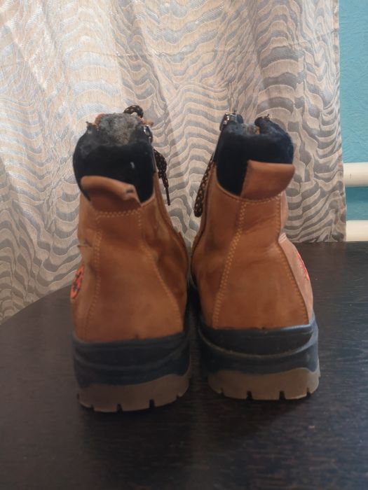 Ботинки фирминые зимние  кожа 40 размер