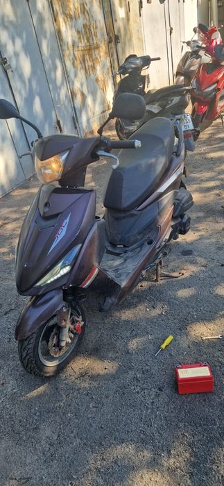 Продаю срочно скутеры 125-150 кубов состояние 8500грн