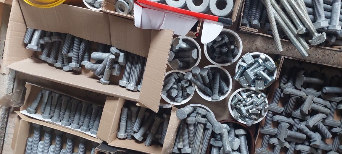 Śruby podkładki nakrętki m16 m20 m24 m27  8.8 twardość  ocynk ogniowy