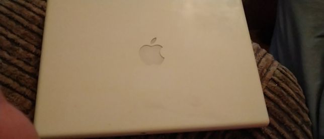 Macbook'a Apple pro 13