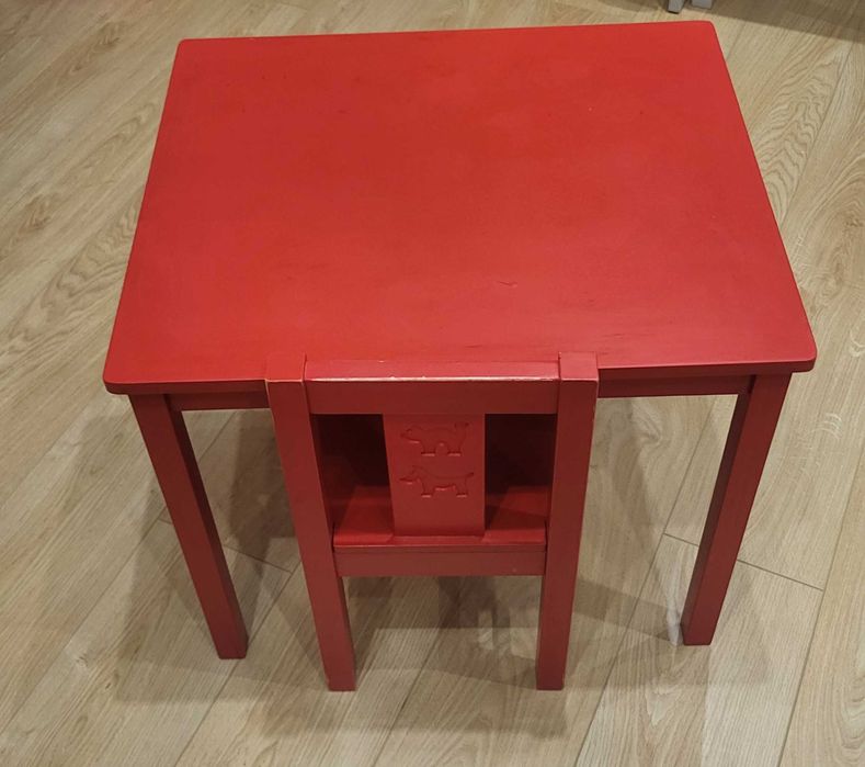 Czerwony stolik dziecięcy z krzesełkiem Ikea