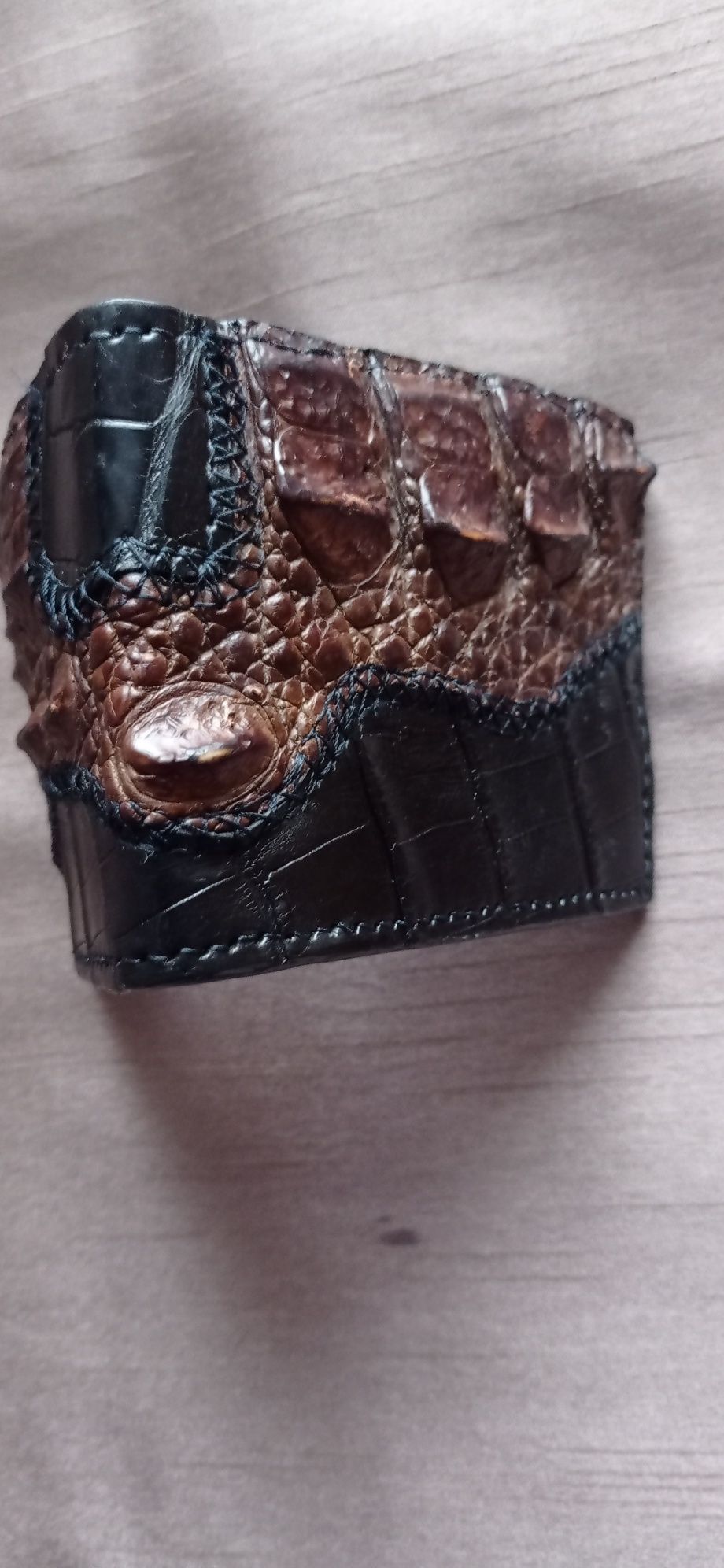 Кошелек из кожи крокодила