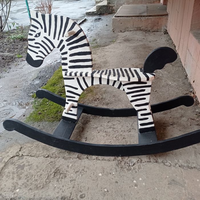 Коник дерев'яний.Терміново!!!