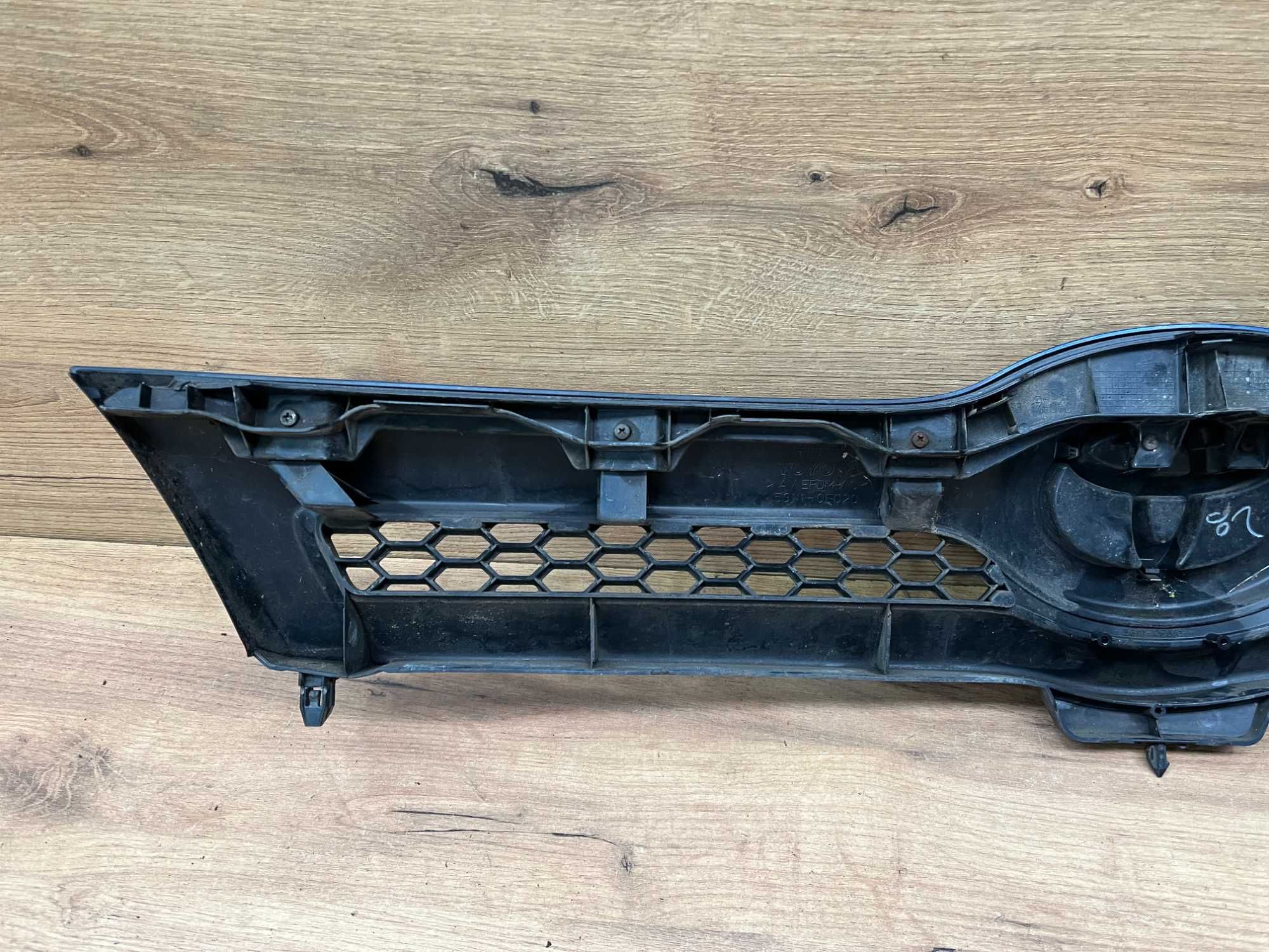 Grill/atrapa zderzaka Toyota Corolla Verso