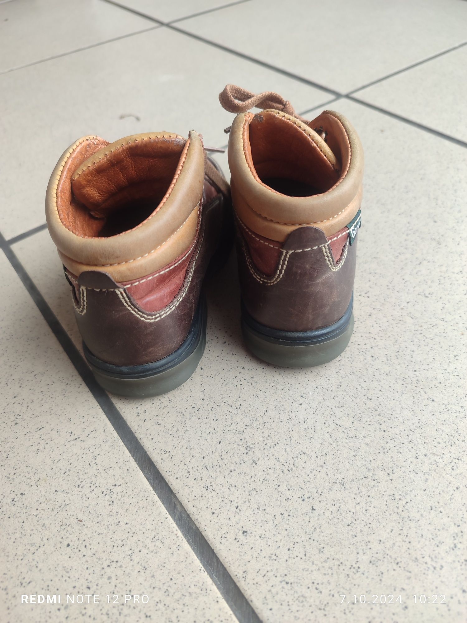 Buty jesienne skórzane rozmiar 23