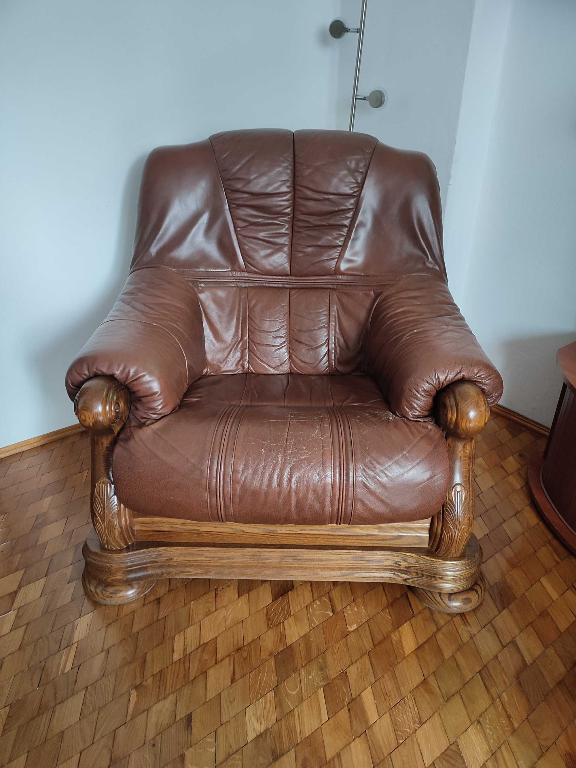 Duży fotel skórzany