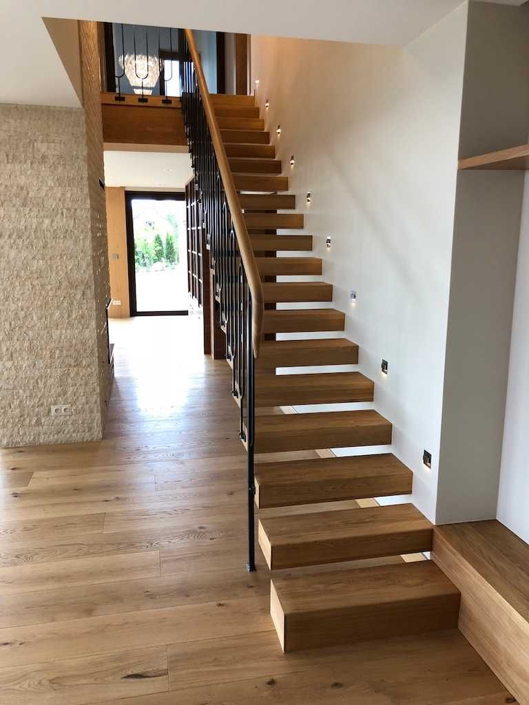 Schody półkowe dębowe z balustradą Producent ! Wycena Gratis !
