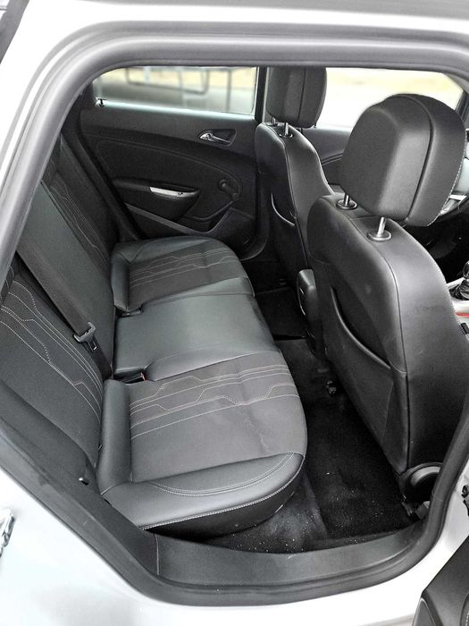 Opel Astra J Sports Tourer 1.7 CDTI (110cv) (versão 150 ADAM) (2012)