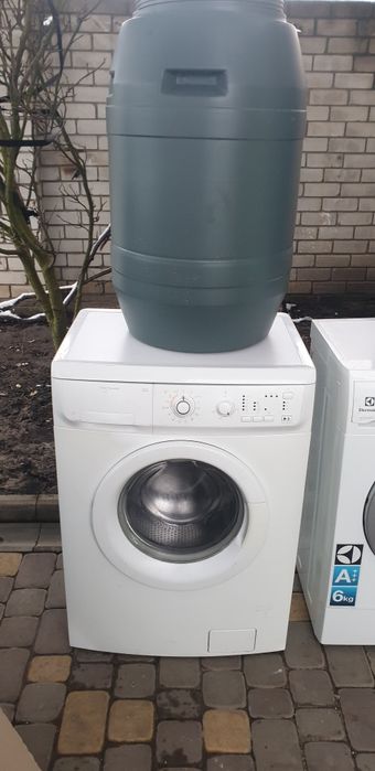 Стиральна машина с баком