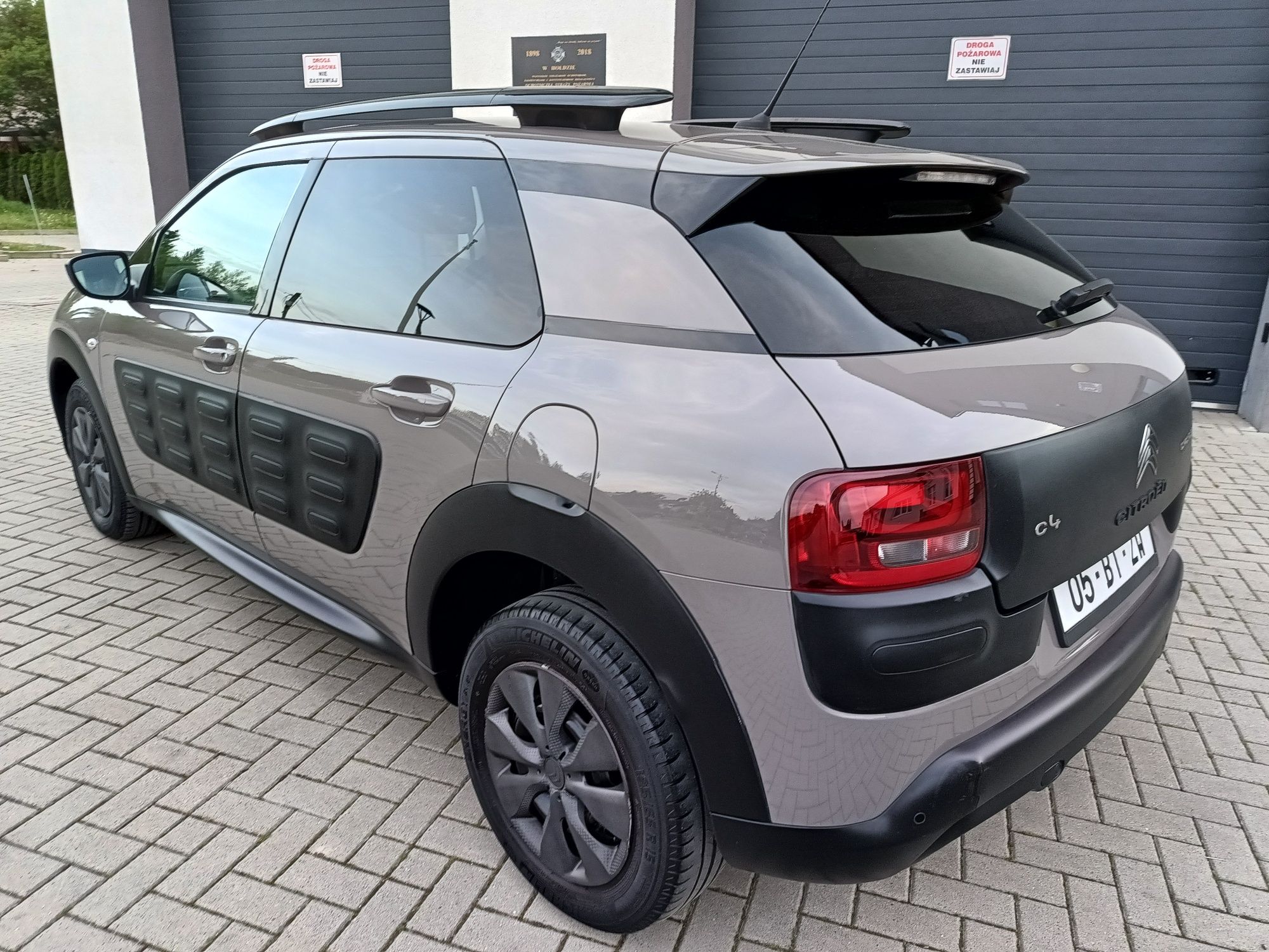 Sprzedam bardzo  ładnego Citroena Cactus 1.6 HDi, mały przebieg