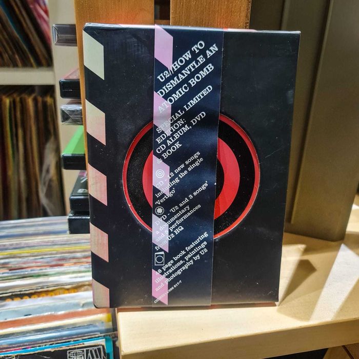 U2 – How to Dismantle an Atomic Bomb (Ed. Esp. Lim. CD/DVD/Livro-2004)
