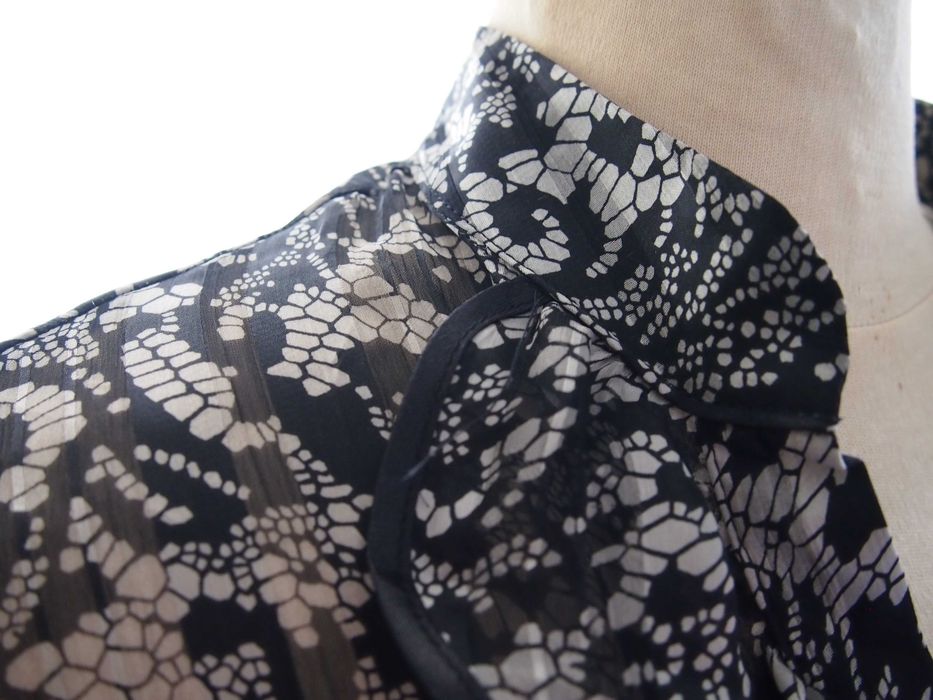 Vestido formal preto e seda estampado florido marca Morgan de Toi