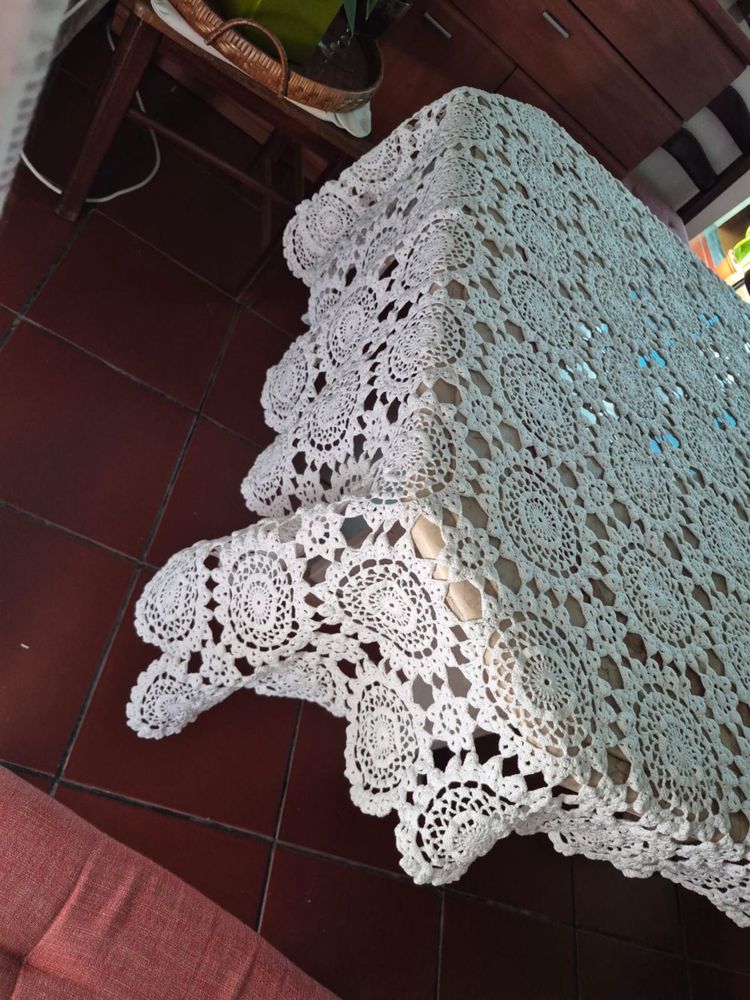 Toalha de mesa croche e linho