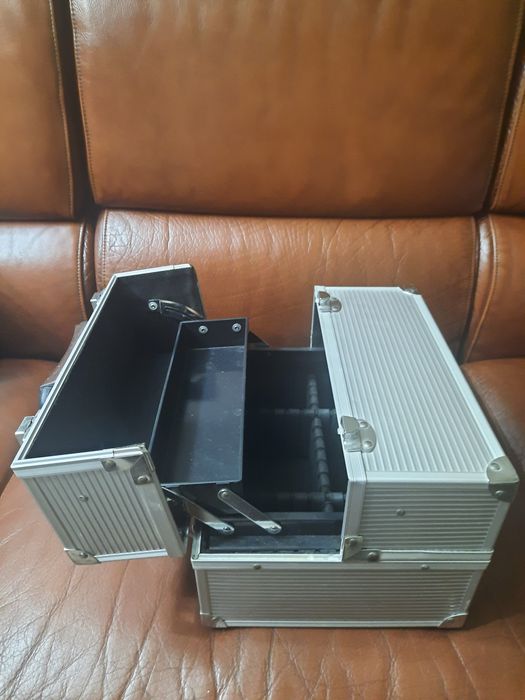 Mala maquiagem, cosmetica