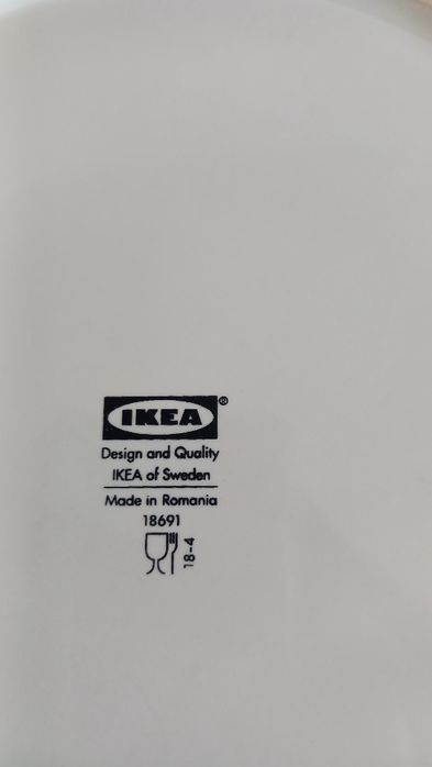 zestaw 4-ch płaskich talerzy Ikea średnica 26 cm