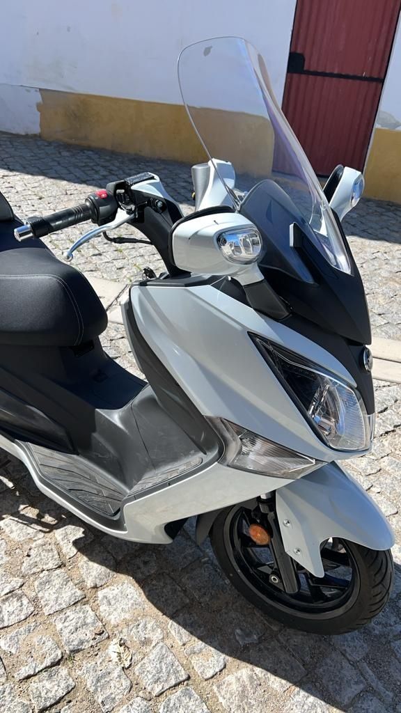 Scooter SYM GT125i como nova