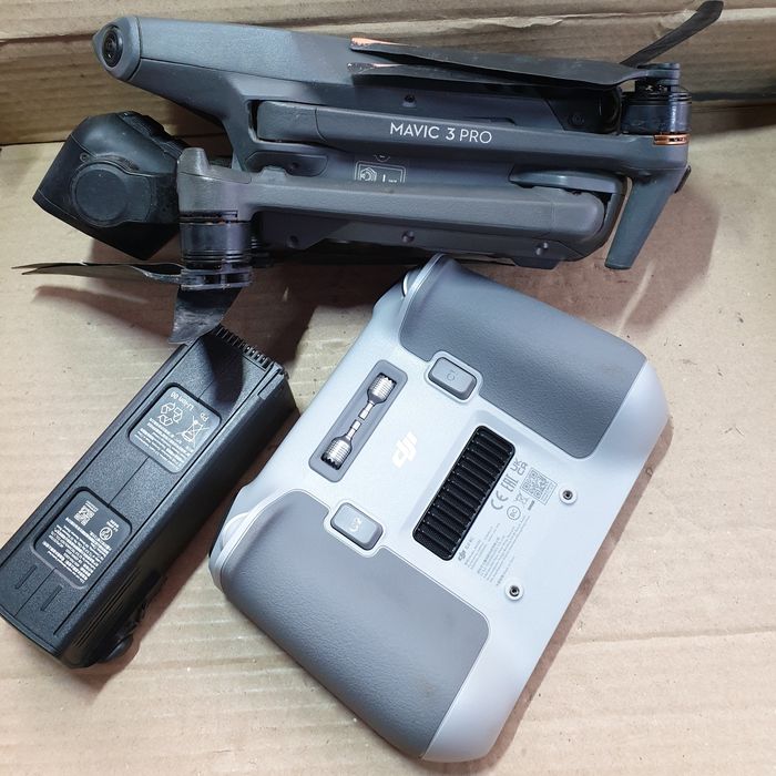 Квадрокоптер DJI Mavic 3 Pro